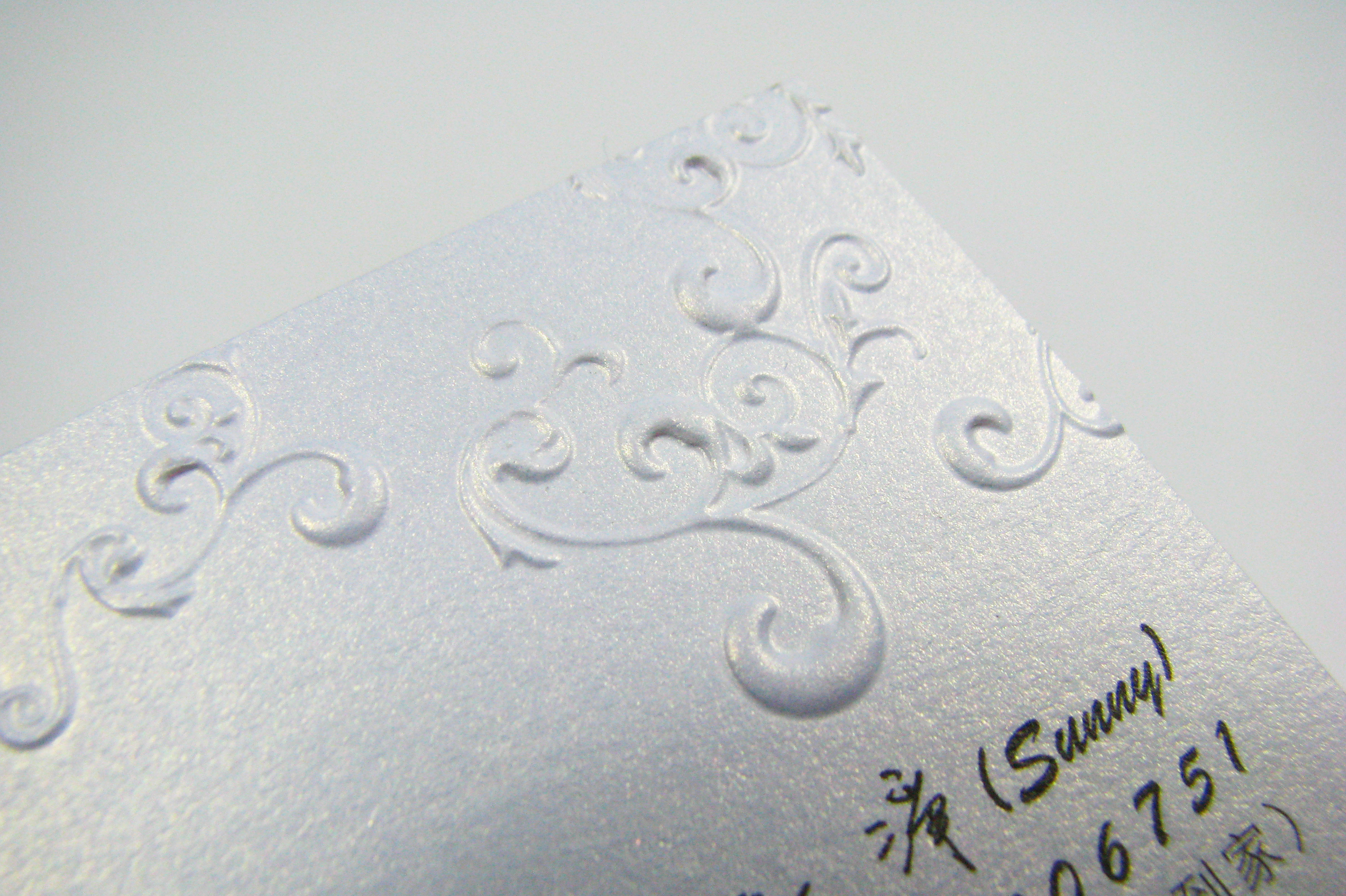 給你啟發,得到業績的敲門磚;當然令人印象深刻的名片設計,更可以成為你和客戶之間日常關係的加溫計,因為經過設計名片更像是一份禮物,讓客戶處理特定問題的禮物,由此開啟討論的話題,讓客戶在交涉之中獲取成功的突破,因為專業同樣需要客情的幫襯。